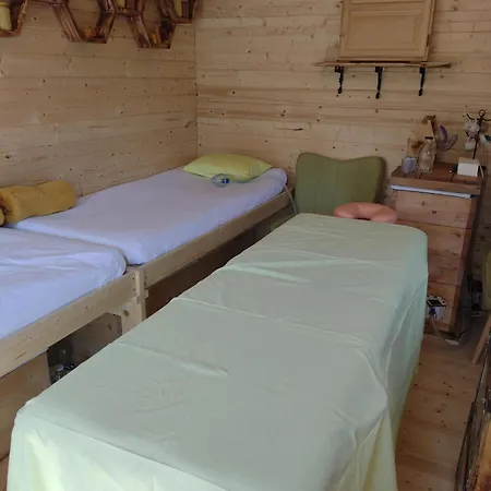 Apidomcek Na Gazdovom Dvore Vavrišovo